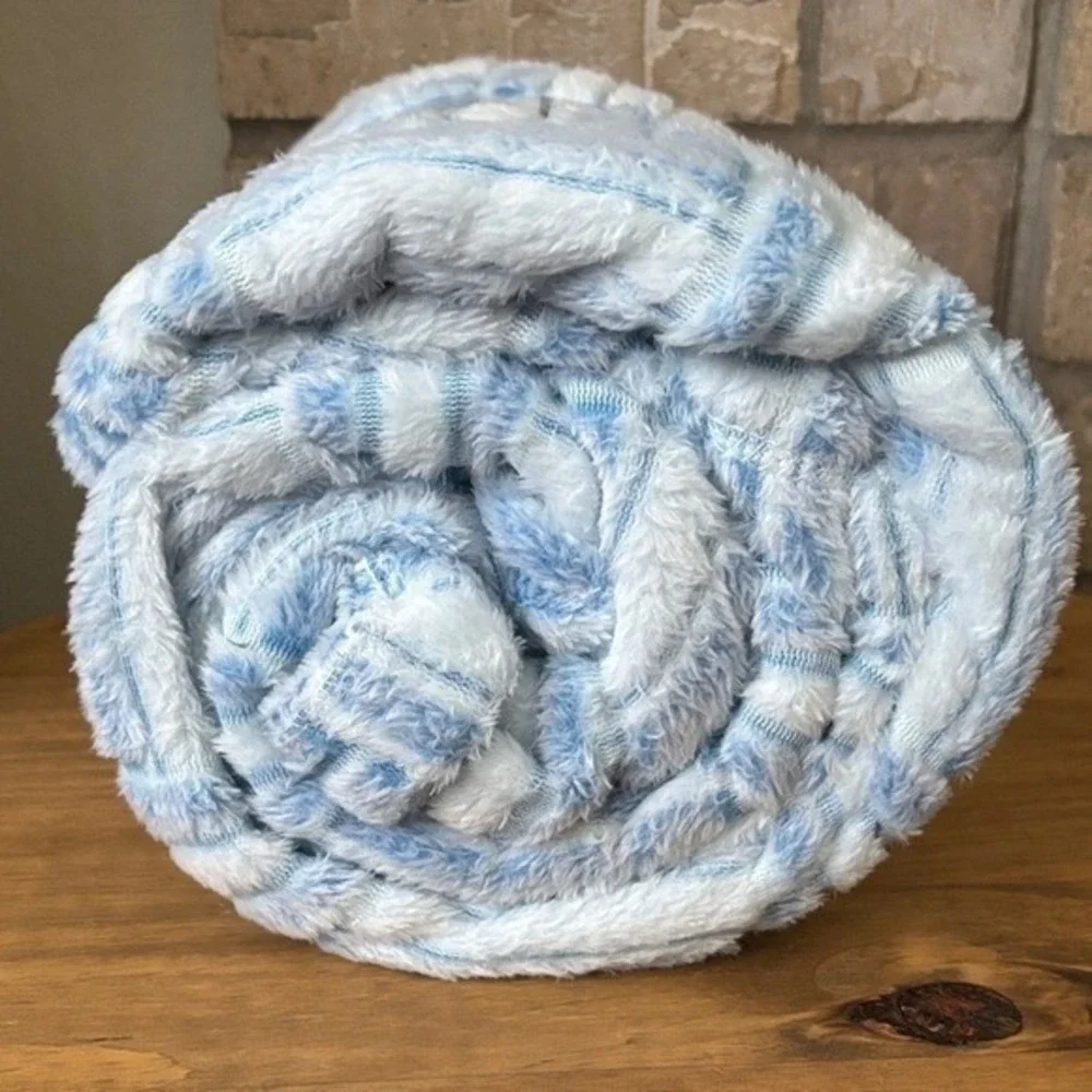 The Big One Oversized Plush Throw Blue Vintage Weave Fall 5ft by 6ft NEW